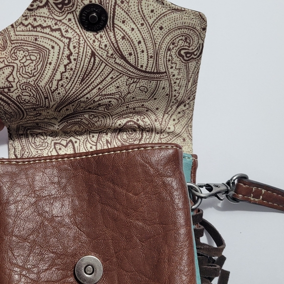 Nocona Brown Fringe Crossbody Bag With Adjustable Straps - Picture 10 of 10